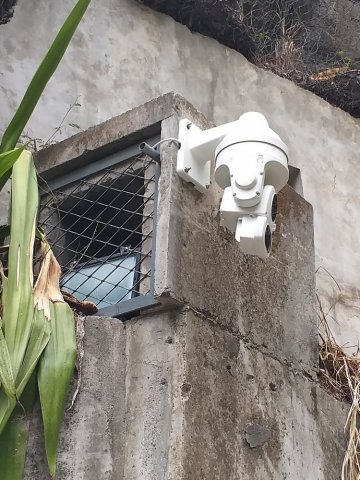 Pose et installation de caméra de vidéosurveillance infrarouge longue portée en site isolé à Saint-Pierre de La Réunion